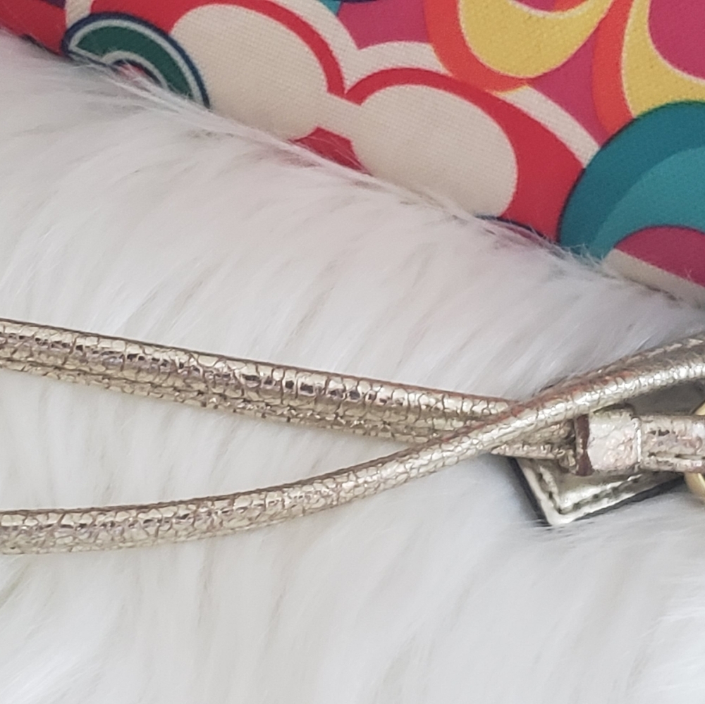 GUC COACH POPPY GRAFFI  WRISTLET - Picture 5 of 10